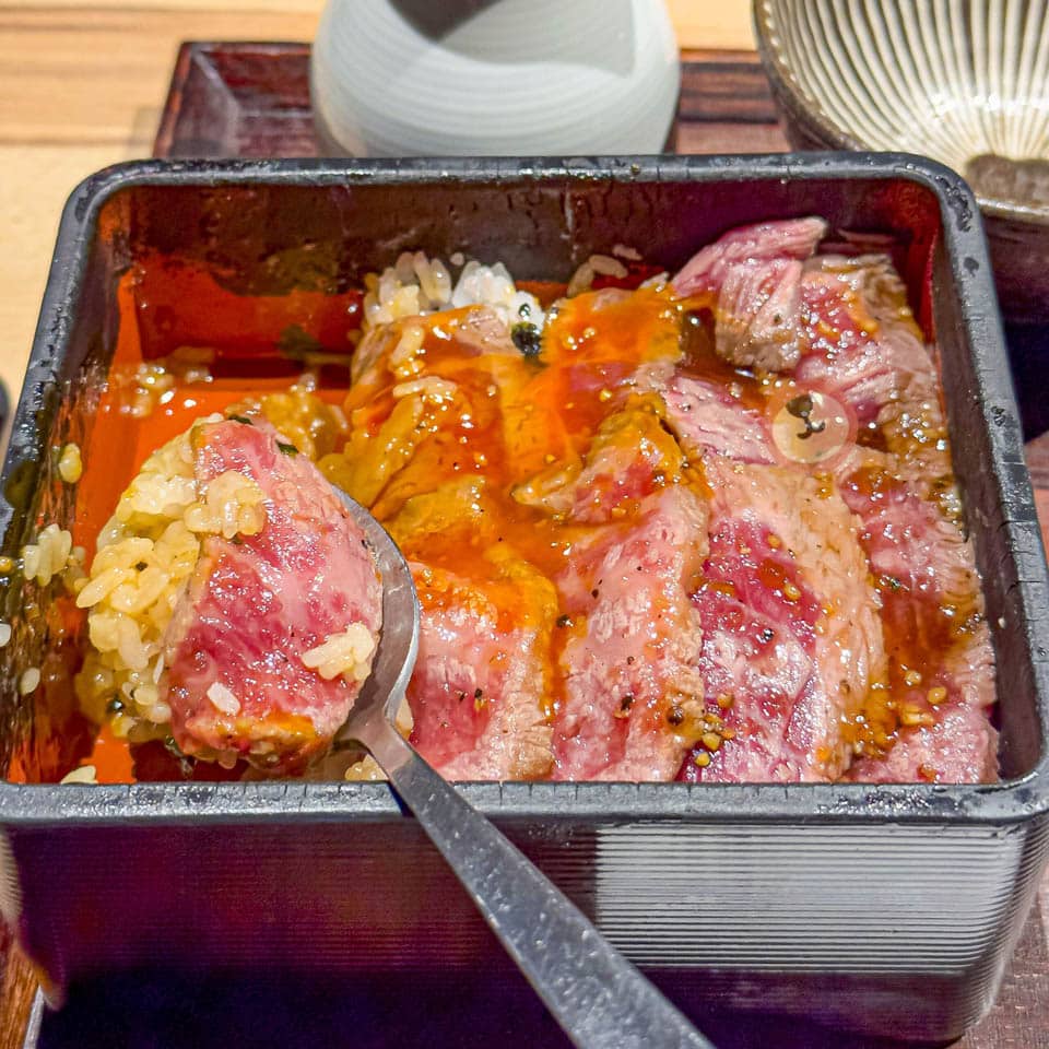 일본-오사카-여행-고기덮밥-맛집-추천-야키니쿠-키탄-썸네일-스티커